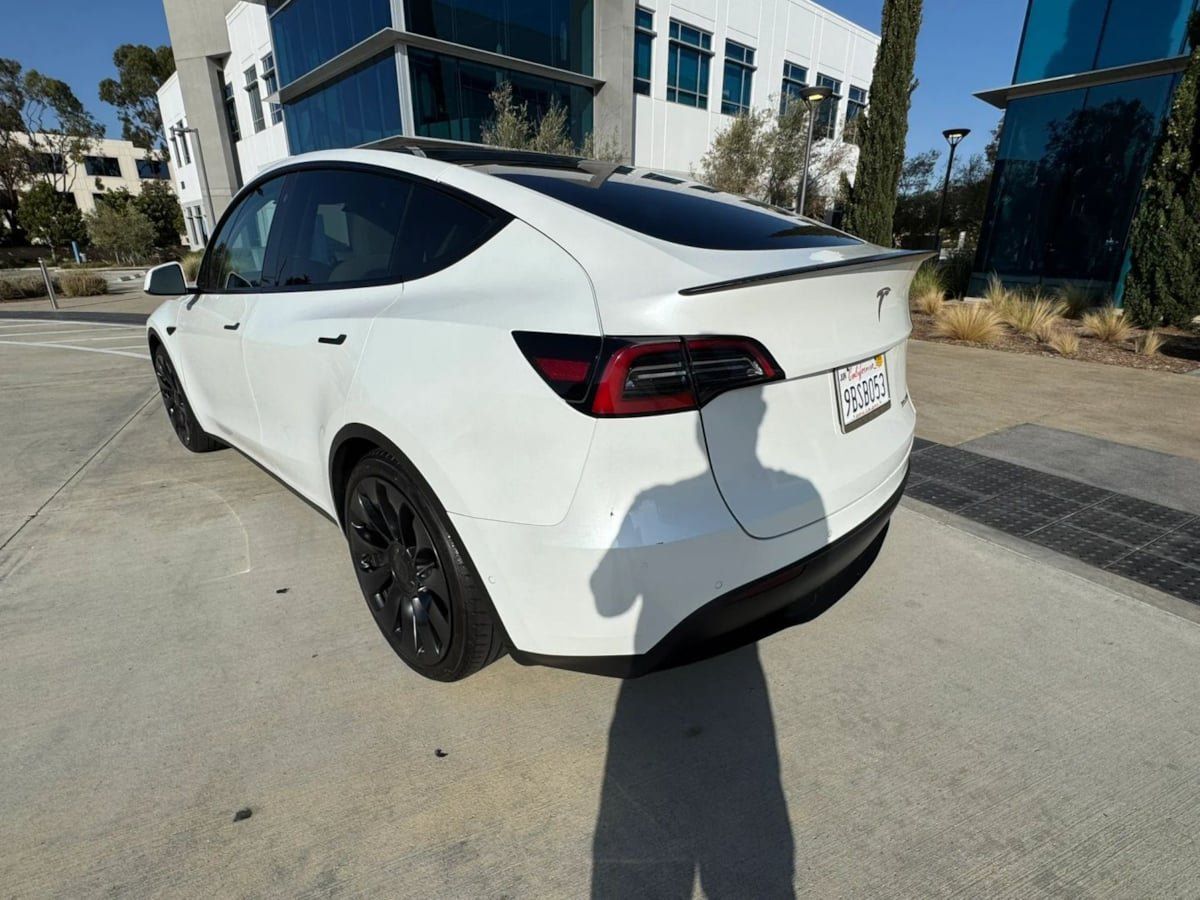 Used 2023 Tesla Model Y Performance AWD/4WD image 8