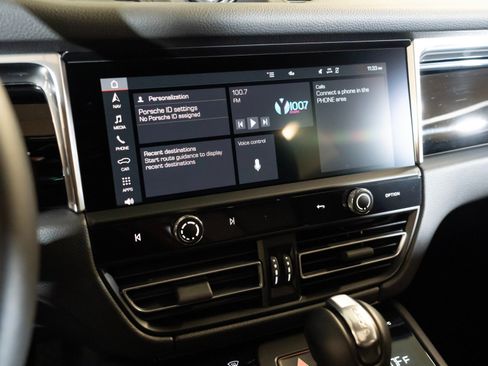 Certified 2026 Porsche Macan AWD/4WD image 25