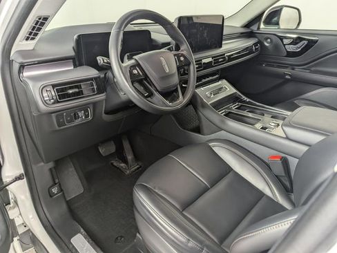 Used 2025 Lincoln Aviator AWD w/ Jet Appearance Package image 11