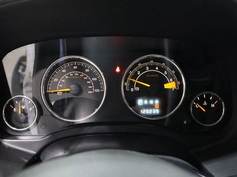 Used 2015 Jeep Compass High Altitude image 2