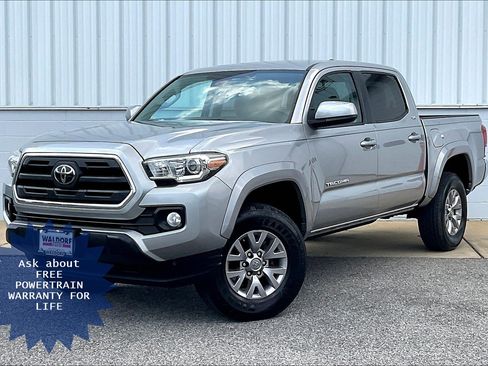 Used 2018 Toyota Tacoma SR5 RWD image 2