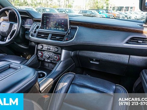 Used 2024 Chevrolet Suburban Premier RWD image 27