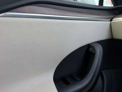 Used 2022 Tesla Model S image 11