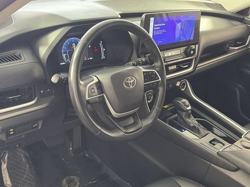 Used 2025 Toyota Grand Highlander AWD image 11