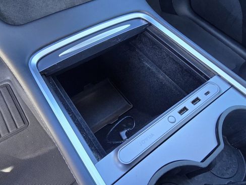 Used 2021 Tesla Model Y Long Range image 18