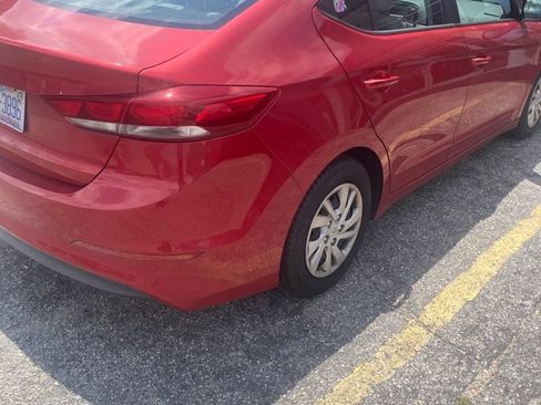 Used 2017 Hyundai Elantra SE w/ Cargo Package FWD image 3