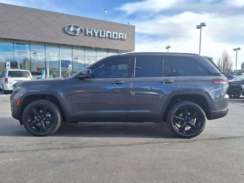 Used 2024 Jeep Grand Cherokee Limited w/ Black Appearance Package image 6