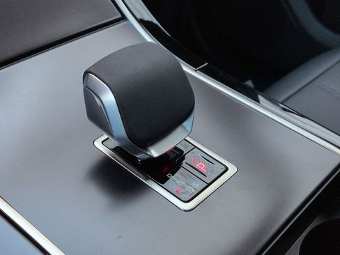 New 2026 Land Rover Range Rover Velar Dynamic SE image 20