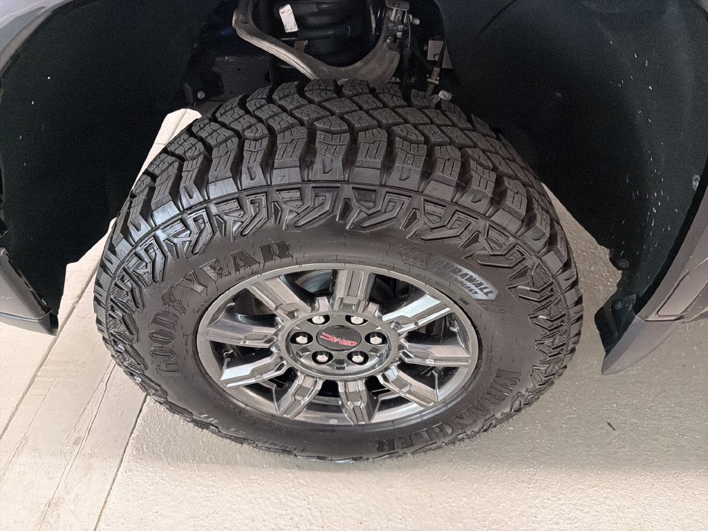 Used 2023 GMC Sierra 1500 AT4X AWD/4WD image 4
