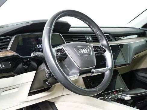 Used 2023 Audi e-tron Premium Plus w/ Premium Plus Package AWD/4WD image 4
