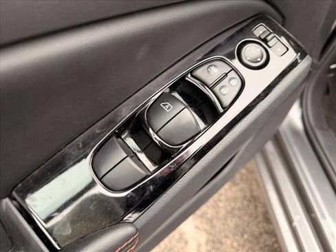 Used 2025 Nissan Altima 2.5 SR AWD/4WD image 18