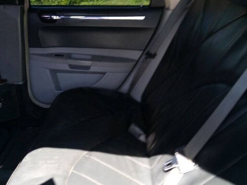 Used 2006 Chrysler 300 Touring RWD image 18