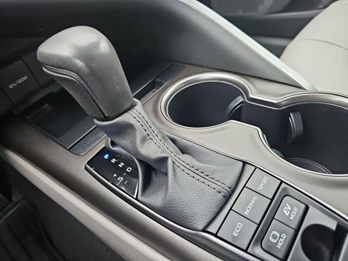 Used 2024 Toyota Camry SE w/ Cold Weather Package FWD image 16
