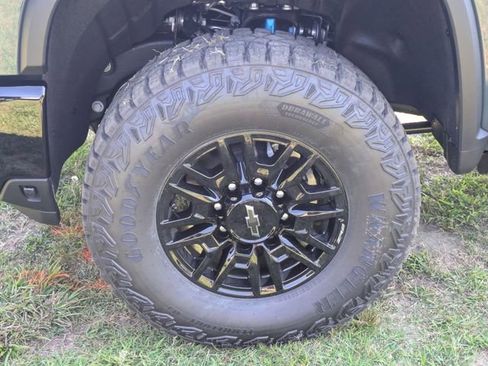 New 2026 Chevrolet Silverado 2500 ZR2 AWD/4WD image 7