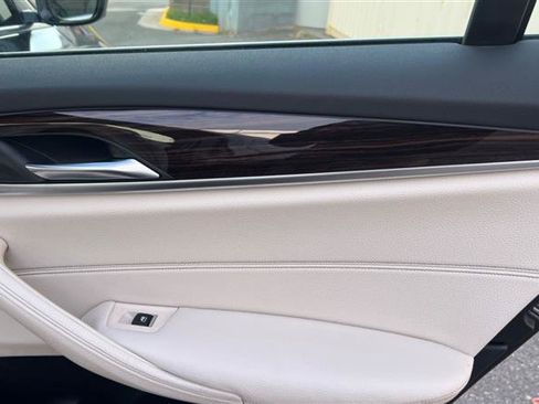 Used 2018 BMW 530e RWD image 53