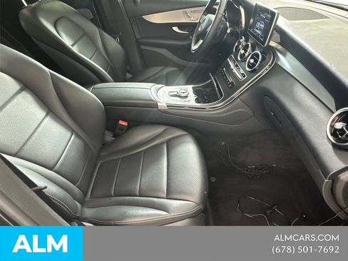 Used 2019 Mercedes-Benz GLC 300 4MATIC w/ Premium Package image 16