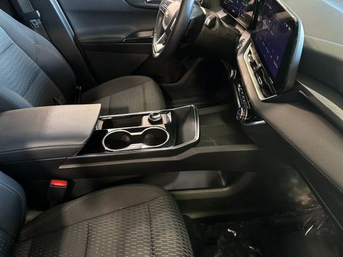 Used 2026 Chevrolet Equinox LT FWD image 17