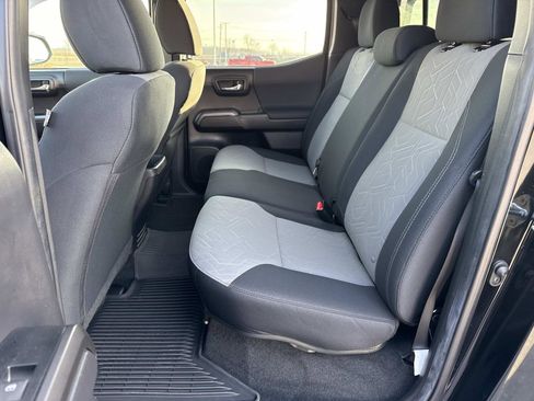 Used 2022 Toyota Tacoma TRD Sport image 21