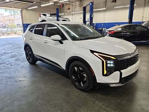 Certified 2026 Kia Sportage LX FWD image 8