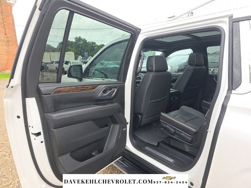 Used 2024 Chevrolet Suburban Premier AWD/4WD image 20