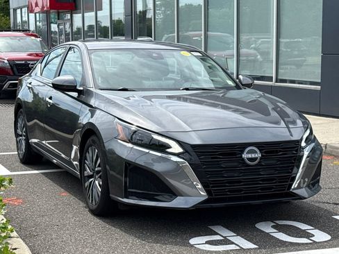 Certified 2025 Nissan Altima 2.5 SV w/ SV Premium Package FWD image 2