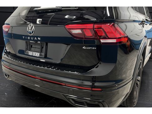 Used 2024 Volkswagen Tiguan SE R-Line AWD/4WD image 9