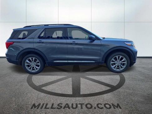 Used 2023 Ford Explorer XLT w/ Equipment Group 202A AWD/4WD image 3