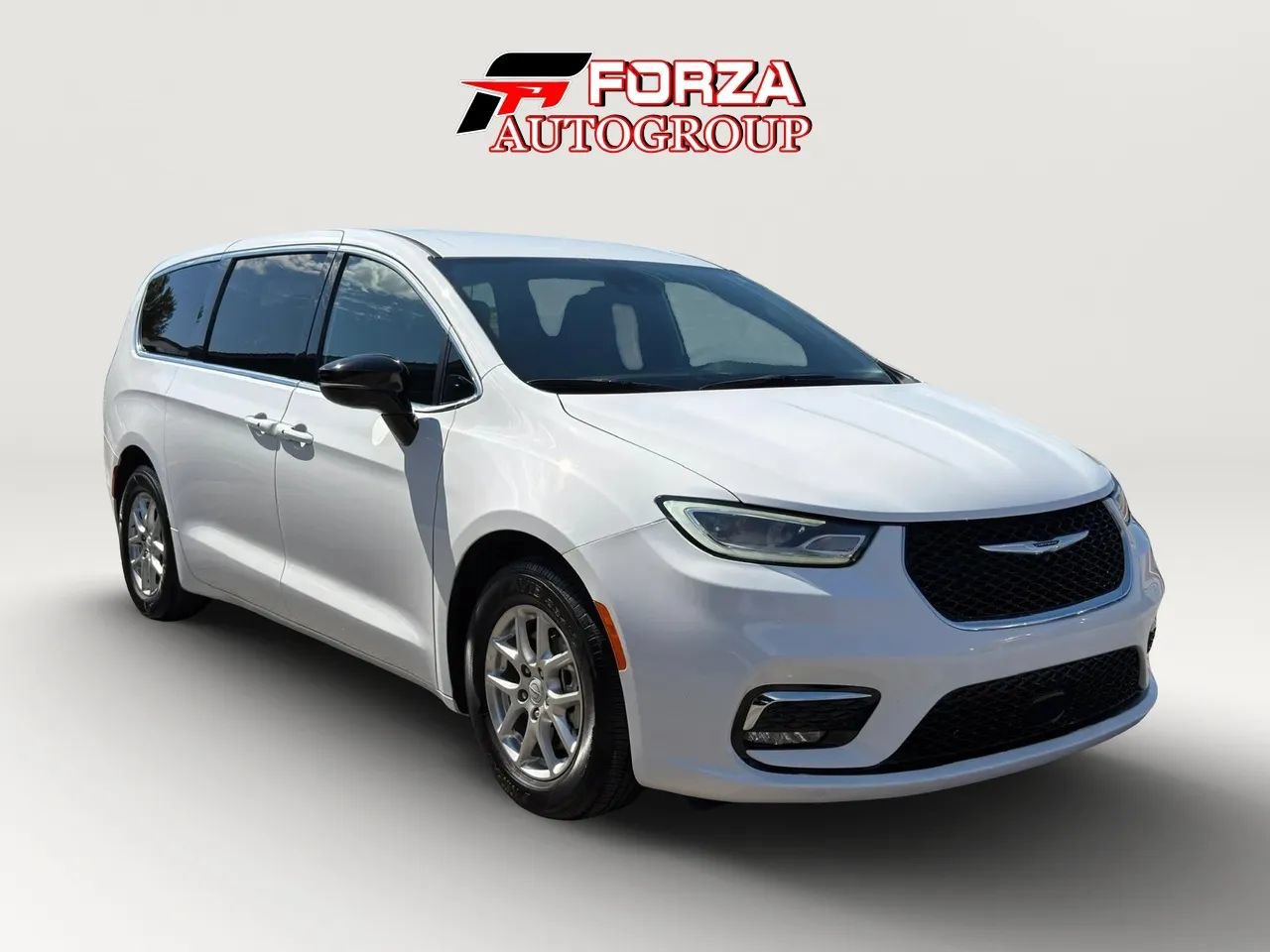 Used 2025 Chrysler Pacifica Select FWD image 3
