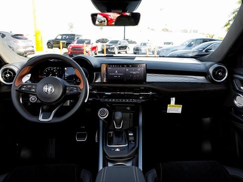 New 2025 Alfa Romeo Tonale Intensa image 33