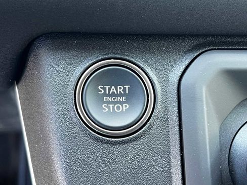 Used 2023 Land Rover Defender 130 SE image 31