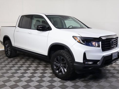 Used 2023 Honda Ridgeline Sport image 3