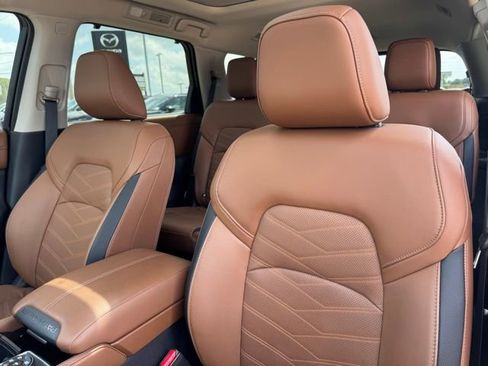 Used 2025 Nissan Pathfinder Platinum image 10