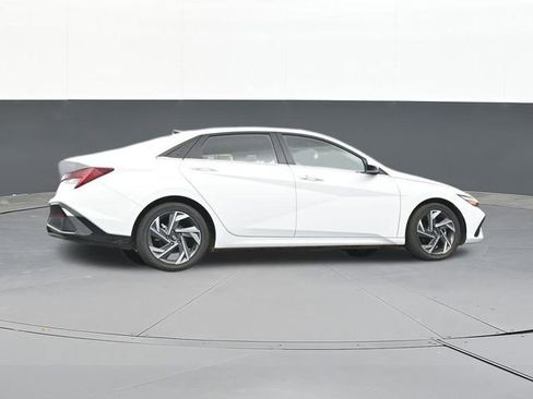 Used 2025 Hyundai Elantra SEL FWD image 54