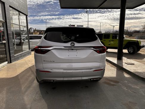 Used 2021 Buick Enclave Essence image 7