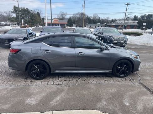 Used 2022 Nissan Sentra SR w/ Midnight Edition image 19