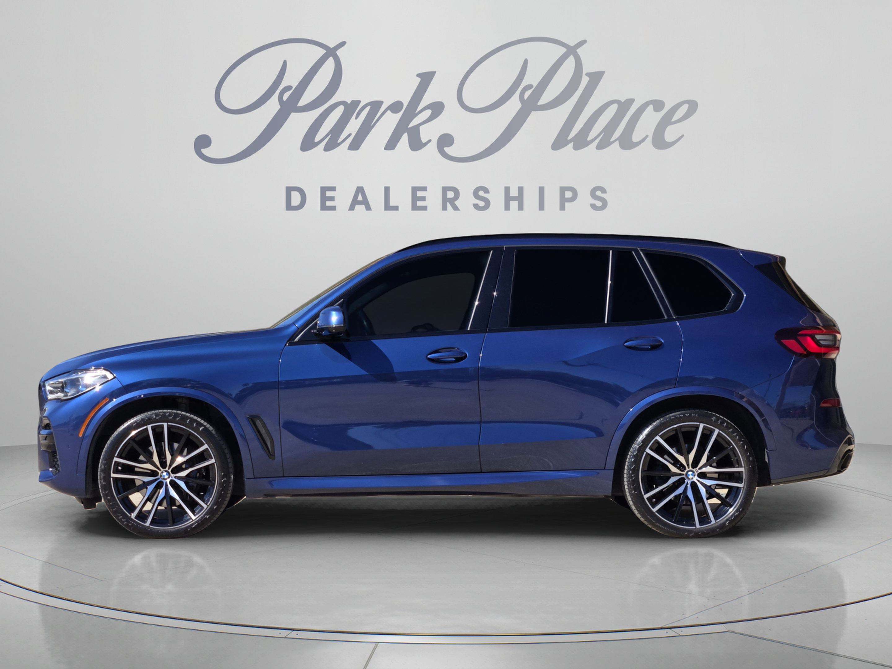 Used 2022 BMW X5 xDrive40i w/ M Sport Package AWD/4WD image 2