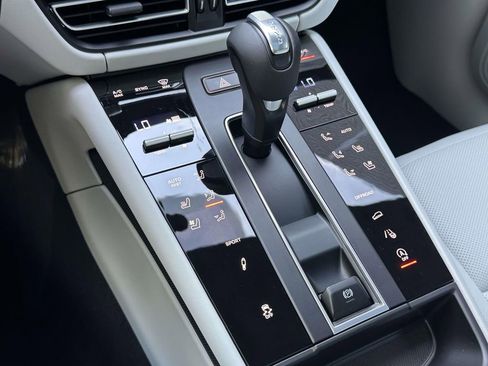 Certified 2025 Porsche Macan S image 25