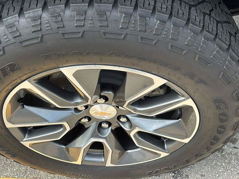 Certified 2024 Chevrolet Silverado 1500 LT AWD/4WD image 12
