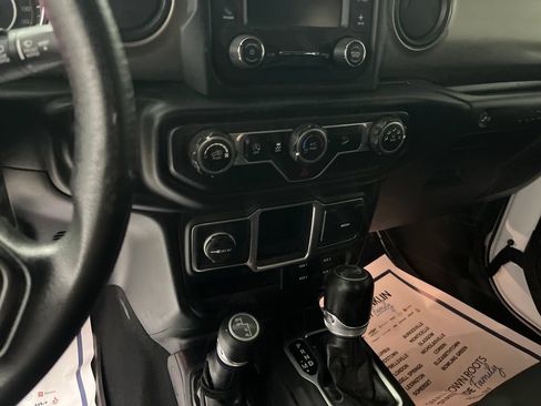 Used 2018 Jeep Wrangler Unlimited Sport AWD/4WD image 20