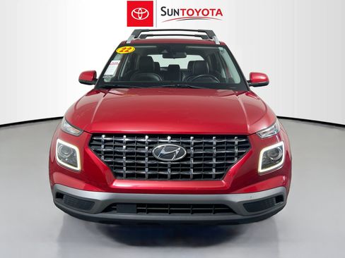 Used 2022 Hyundai Venue Limited FWD image 10