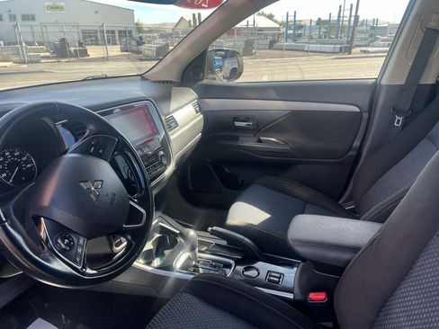 Used 2018 Mitsubishi Outlander SE FWD image 10