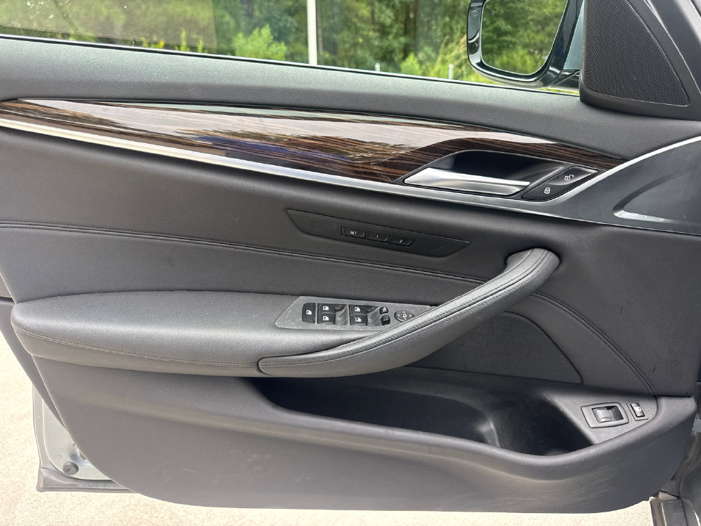 Used 2018 BMW 530e RWD image 13