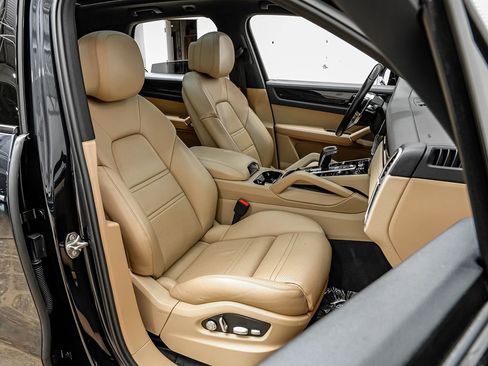Used 2019 Porsche Cayenne image 30