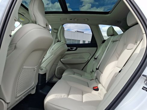 New 2026 Volvo XC60 T8 Ultra w/ Protection Package Premier AWD/4WD image 7