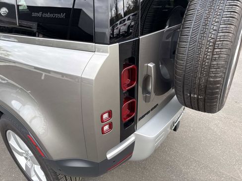 Used 2024 Land Rover Defender 110 S image 11