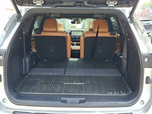 Used 2023 Toyota Highlander Platinum AWD/4WD image 28