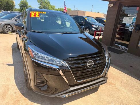 Used 2022 Nissan Kicks SR w/ Premium Package FWD image 7