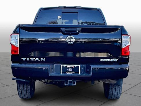 Used 2017 Nissan Titan PRO-4X w/ Pro-4x Convenience Package image 4