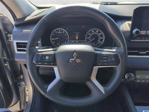 Used 2022 Mitsubishi Outlander ES image 10