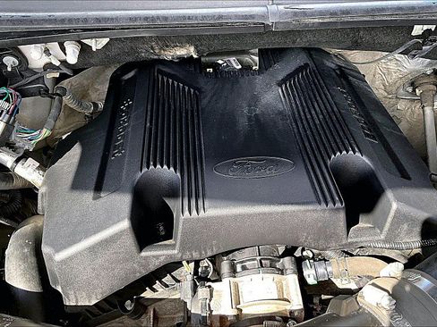 Used 2018 Ford F150 Platinum w/ Equipment Group 701A Luxury image 31